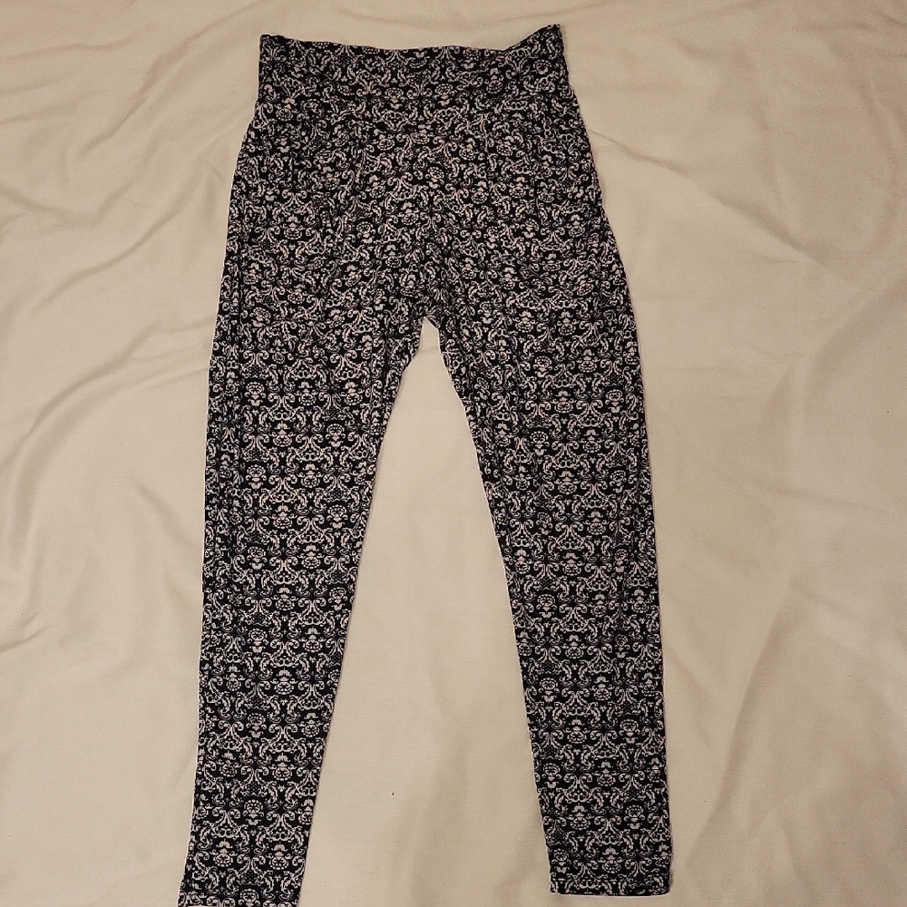 Black and White Patterned Leggings